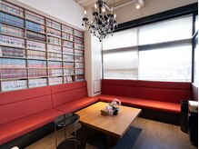 スタジオカジャ(STUDIO KAJA)の雰囲気(広々とした空間の客待♪漫画喫茶感覚でお待ちいただけます♪)