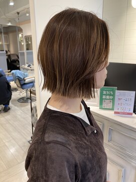 シェノン 赤羽店(CHAINON) 切りっぱなしくびれボブ流し前髪でストレートアイロン仕上げ