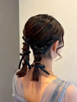 リム(Limb)&nbsp;【艶髪】ヘアセット　お呼ばれヘア　ツイン編み下ろしミディアム