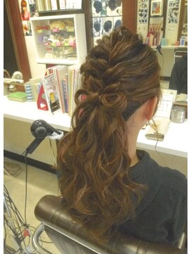 ヘアセットサロンエッジ(Edge) ザックリ編みローポニー