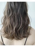 立体感のと透明感のある大人のハイライトカラー×ロングヘア