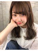 ナチュラルグレージュ　ミディアムロング