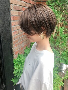 エミス バイ メルト 吉祥寺(emis by melt) ハンサムショート大人女性人気☆前下がり丸み◎透明感カラー