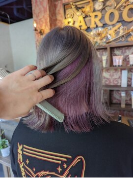 アトリエ バロッコ(atelier Barocco) 館長の絶品プラチナミルクティーにパープルを添えて