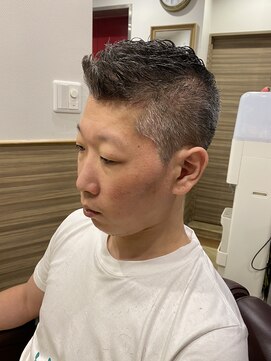 銀座マツナガ 神田店 ボリューム出しナチュラルアイロンパーマソフモヒ風ビジネスヘア