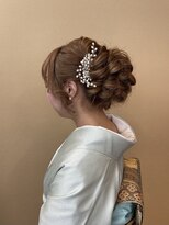 アンダーバーホワイトモデ 河内長野(_WHITE mode)&nbsp;◎20代30代40代結婚式アッシュカラーこなれ大人まとめ髪シニヨン