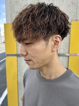 ニアウ 太田店(Niau) メンズマッシュパーマツイスパ波巻きショートセンターパート