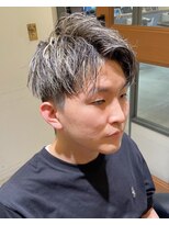フリーク バーバーショップ 都島店(FREAK BARBER SHOP) 金メッシュ短髪束感ツーブロックアップバング