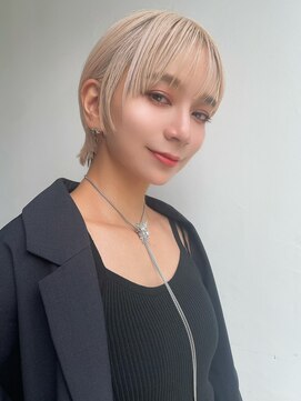 トルネード(TORNADO) 似合わせハイトーンブロンドショート 輪郭補正カット t923