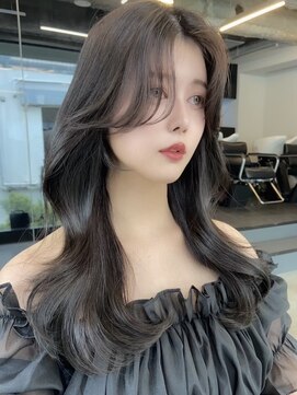 アリュウル 表参道 青山(Allure) 小顔ヘア*流れるお顔周りカット◯ 伊藤