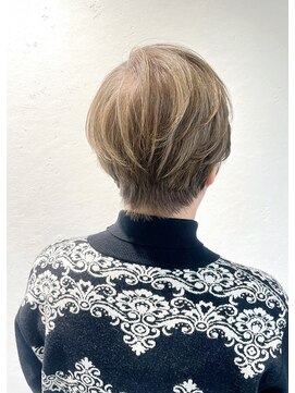 ソル 月島(SOL) 白髪ぼかしショートヘア