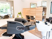 ビーフォーユー(B4U)の雰囲気（可動式のシャンプー台を採用し、店内の余計な移動がありません。）