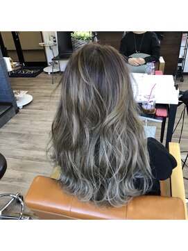 ヘアーワークスヴィクサス(HAIR WORKS VIXUS) グラデーショングレージュカラー