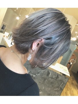 ルービック 難波(Rubik's) ハイライトイルミナカラー切りっぱなしボブ