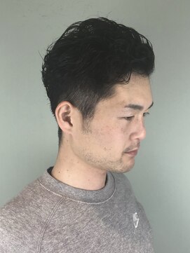 トレパルッキエーレ(tre parrucchiere) ［-tre-］メンズ×アップバングパーマスタイル