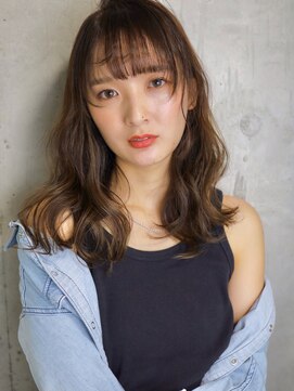 ルノン(LUNON) 可愛いポイントは大きめのカールと前髪のセミロングスタイル