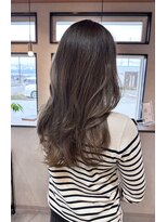 イェル(ELL.) シルバーブラウンレイヤーカットで簡単ウェーブ