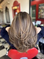 ロック フィールド&nbsp;外国人風×くびれレイヤーブロンドバレイヤージュ