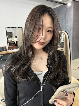 ロティー(loty) レイヤーカット オリーブグレージュ 顔周りカット 透明感 美髪