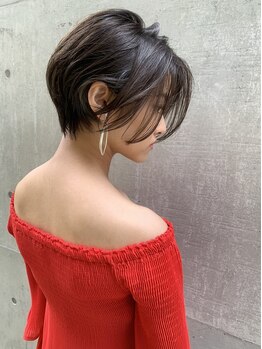 フリックヘアサロン 梅田茶屋町2号店(FLICK HAIR SALON)の写真/【阪急梅田駅/徒歩1分】デザイン性はもちろん再現性も重視したカットで扱いやすく手ぐしでまとまるヘアに★
