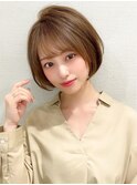 耳かけショートボブ/30代/40代/50代/くすみベージュ