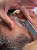 眉カットと眉剃りもお任せ下さいすべて完璧に整えます