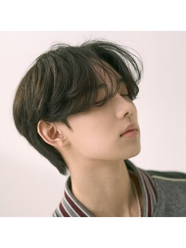 カルマヘアダウンパーマメンズセンターパート韓国ヘア