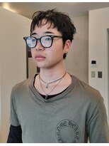 アンフェインド02(UNFEIGNED 02)&nbsp;刈り上げセンターパート/波巻きツイストスパイラル/伏見