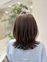 アンベリールフルー(EMBELLIR fleur)&nbsp;AVEDAカラー | こなれ大人のくびれミディ 30代40代50代