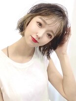 【ベージュ×ブラック】が可愛いフェイスフレーミングカラー