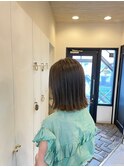 切りっぱなしボブ×オリーブ系カラー