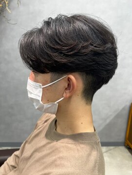 リット×ベリエ(Lit.×belier) センターパートニュアンスパーマメンズカット刈り上げマッシュ