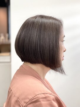 ジールヤマグチ 朝霧駅前店 大人綺麗な前下がりボブ【髪質改善、白髪ぼかし、ハイライト】