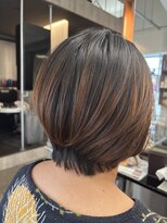 ディシェーレローブ(die Schere Lob)&nbsp;立体感で魅せる、大人のナチュラルショートボブ