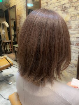 ワゴンバイアフロート(Wagon by afloat) ミディアム外ハネレイヤー　グレージュ