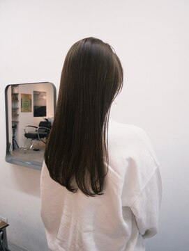 エヴリィ(every) 透明感グレージュミディ【大阪/梅田/中津】