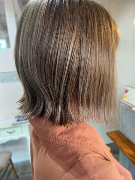 カラット(CaRat.) 外ハネ/切りっぱなしボブ