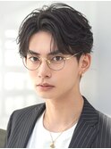 ツーブロック黒髪フェザーショート