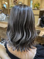 エレン バイ アルティナ(Ellen by artina)&nbsp;20/ハイライトカラー/細めハイライト/３Ｄカラー