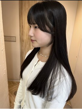 シェリ(Cheri) さらに小顔に見える顔まわりカット:Aujuaトリートメントでツヤ髪