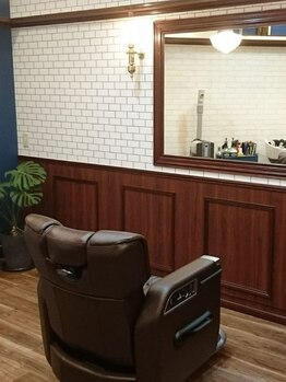 バーバーショップ ハマグチ(BARBER SHOP HAMAGUCHI)の写真/"１席のみの完全貸切な贅沢空間"で,クオリティーにこだわったトータルケアを叶えます。<理容室>［吹田］