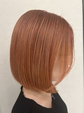 アオク(AOKU) オレンジベージュ × 前下がりボブ