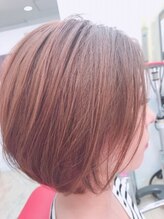 【耳掛けデザイン】耳にかけた時も「隙間」ができない。横顔の隙をなくす精密なカット