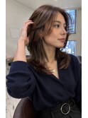 大人のくびれレイヤー×艶ベージュブラウン