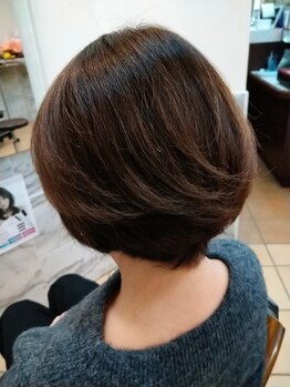 エストレーラ(estrela)の写真/プチスパで頭皮を整え、ダメージレスなグレーカラーでツヤ感・透明感あふれる大人髪へ!◎