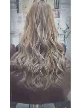 ショールーム シモノセキ(SHOW ROOM SHIMONOSEKI) イルミナカラー