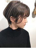 オリーブアッシュ　ショート__くびれショートヘア