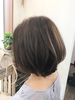 ヘアーディレクションアウラ(Hair Direction Aura)の写真/いつまでもオシャレを楽しみたい大人女性に♪髪と頭皮に優しい薬剤で白髪染めが苦手な方も安心◎