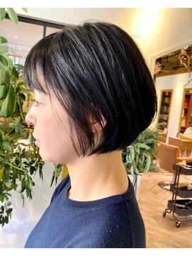 ラーサ(LaHzA) Guest Snap ●耳掛けしてもお洒落な丸みボブ♪