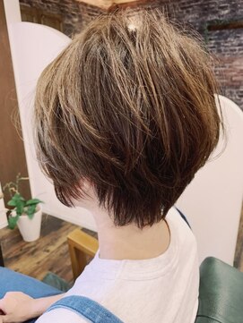 グリ(GURI.) ひし形×くびれ×大人可愛いショートボブ